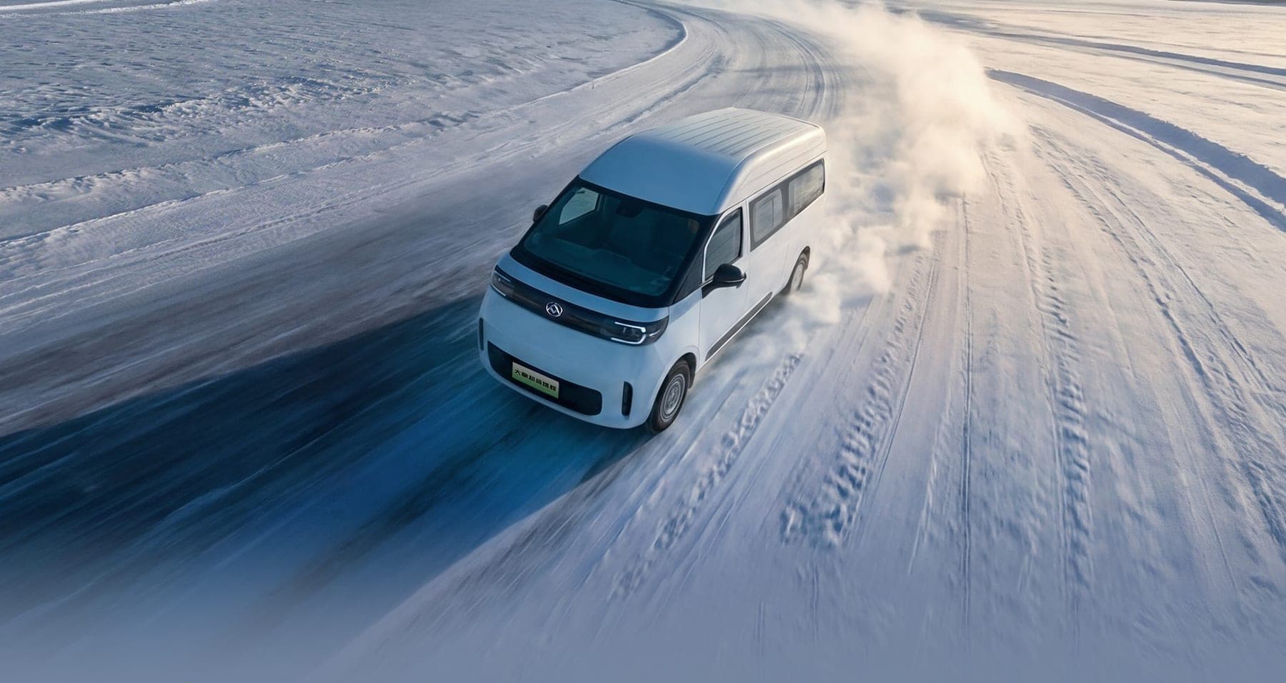 MAXUS Dana Super EREV Van 2026 — فان بضائع كهربائي بموسّع مدى للتصدير, التماسك على سطح مغطى بالثلوج