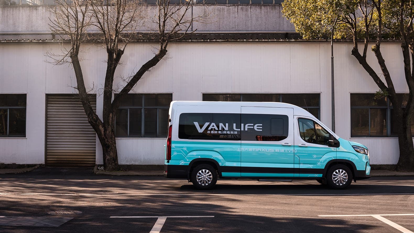 2026 MAXUS EV90 — Large Electric Van and 9–15 Seat Minibus for export, side profile of the high-roof body