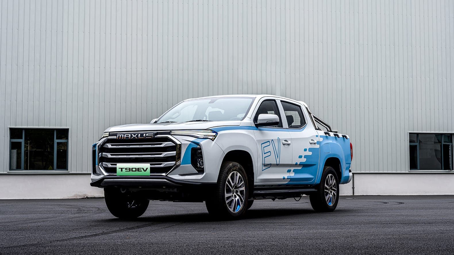 2026 MAXUS T90 EV — Double Cab Electric Pickup Truck for export, front three-quarter view