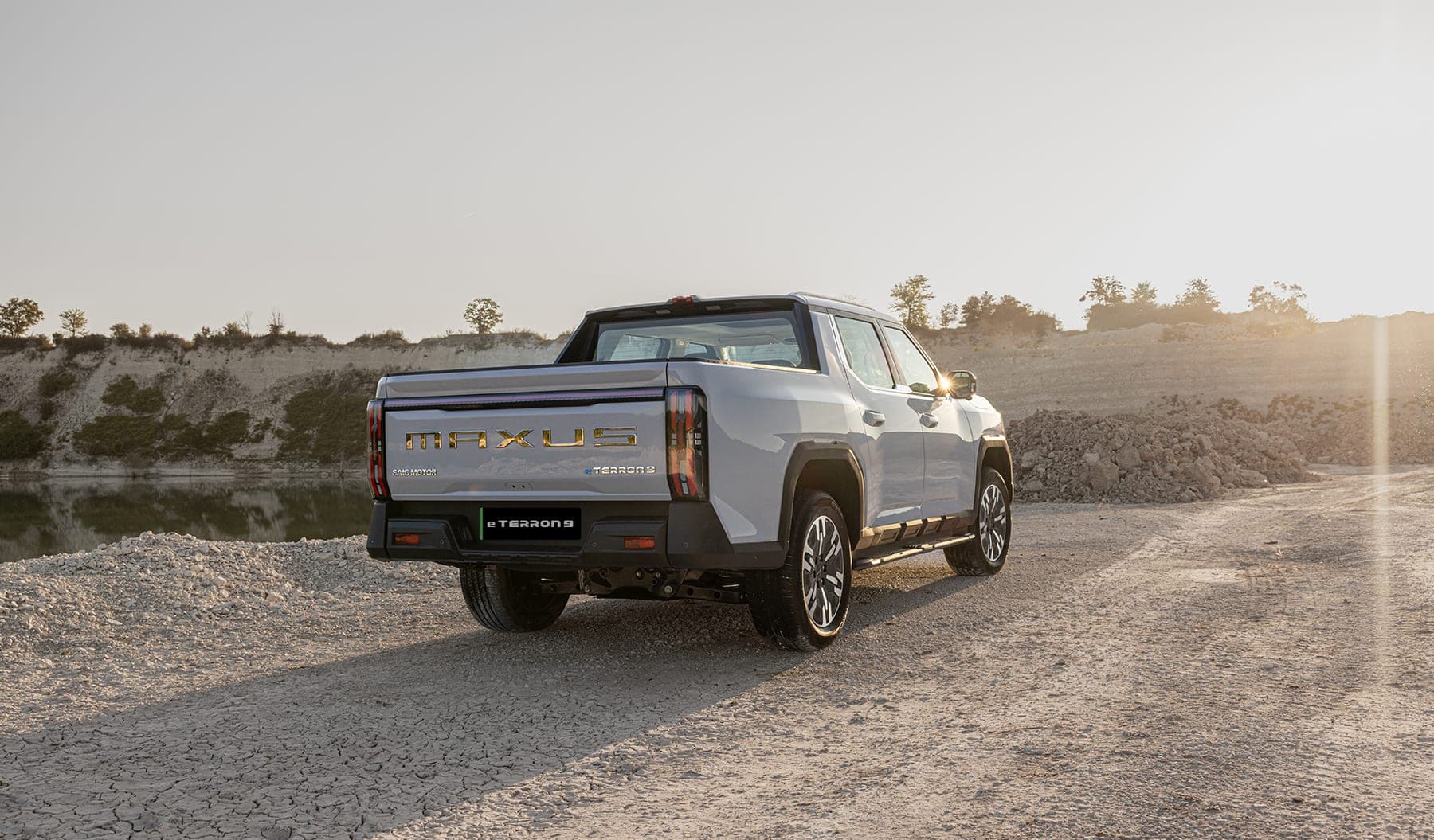 MAXUS eTerron 9 2026 — بيك أب كهربائي بكابينة مزدوجة للتصدير, منظر خلفي جانبي