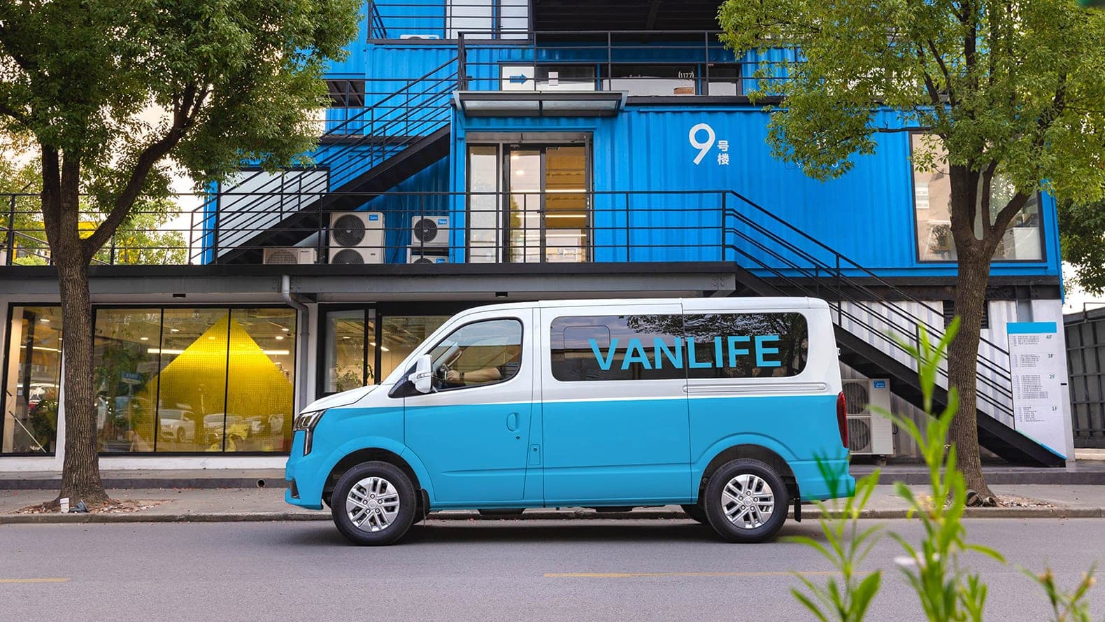 2026 MAXUS V80 PRO — Diesel Panel Van, Combi and Minibus for export, side profile of the high-roof body