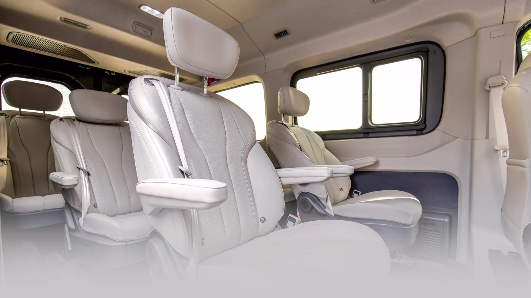 2026 MAXUS V90 — Large Diesel Van and 9–15 Seat Minibus for export, second-row passenger seating